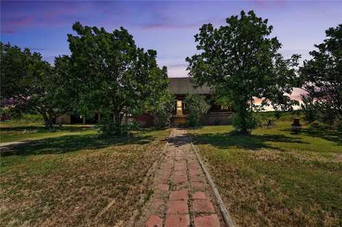 $1,050,000 - 6Br/4Ba -  for Sale in Marcus Hannible Surv Abs #299, Elgin