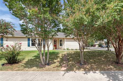 $500,000 - 3Br/2Ba -  for Sale in Ashbrook, Manchaca