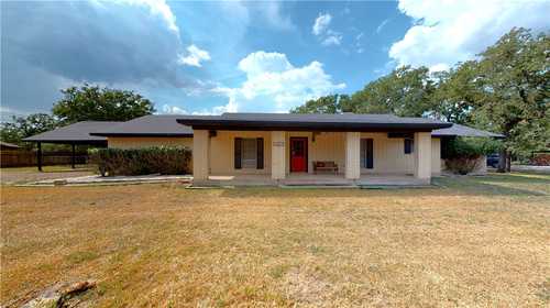 $315,000 - 3Br/2Ba -  for Sale in Wooded Acres, Giddings