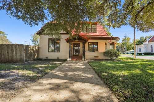 $585,000 - 4Br/4Ba -  for Sale in Burleson, Smithville