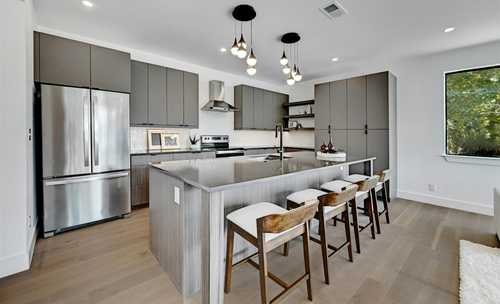 $920,000 - 3Br/4Ba -  for Sale in Rosewood Heights, Austin