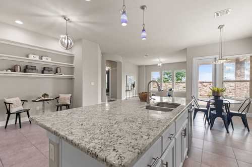$525,000 - 4Br/3Ba -  for Sale in Paloma Lake Sec 15, Round Rock
