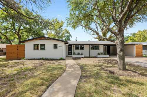 $899,900 - 4Br/2Ba -  for Sale in Delwood Heights, Austin