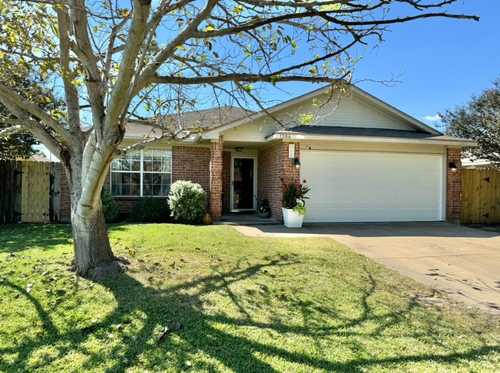 $289,900 - 3Br/2Ba -  for Sale in Hickory Creek, Giddings