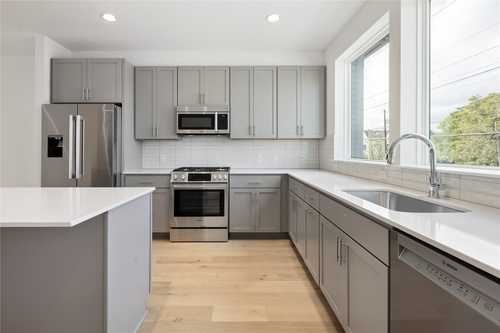 $670,000 - 2Br/3Ba -  for Sale in George, Austin