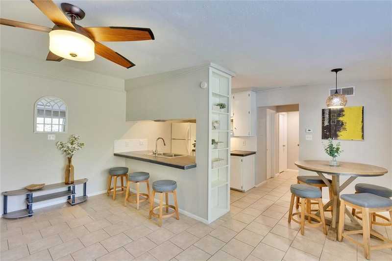 $229,000 - 2Br/1Ba -  for Sale in Star West Condo, Austin