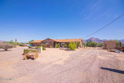 $750,000 - 4Br/3Ba - Home for Sale in S15 T1n R8e, Apache Junction