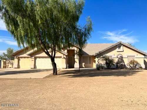 $1,050,000 - 4Br/4Ba - Home for Sale in Metes & Bounds, Phoenix