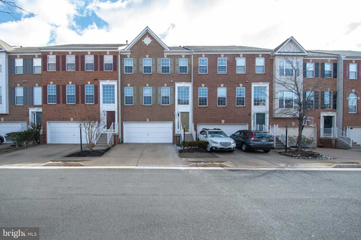 $3,000 - 3Br/4Ba -  for Sale in Great Falls Chase, Potomac Falls