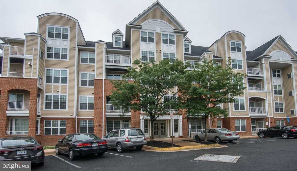 $494,900 - 2Br/3Ba -  for Sale in Westbriar, Vienna