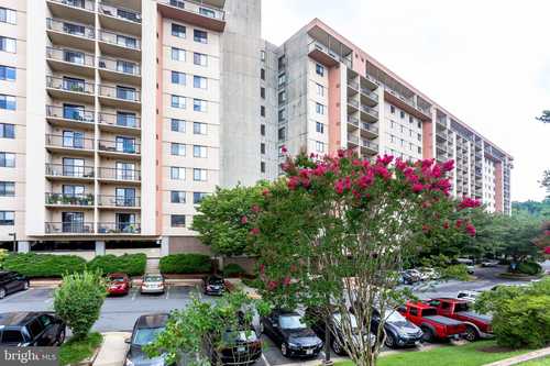 $445,000 - 3Br/3Ba -  for Sale in Lakeside Plaza, Falls Church