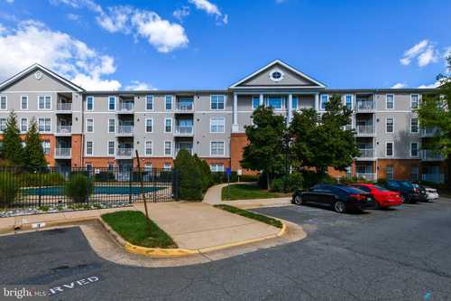$350,000 - 1Br/1Ba -  for Sale in The Pavilion, Falls Church