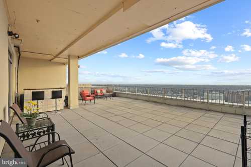 $269,000 - 3Br/2Ba -  for Sale in Penthouse Condominiums, Towson