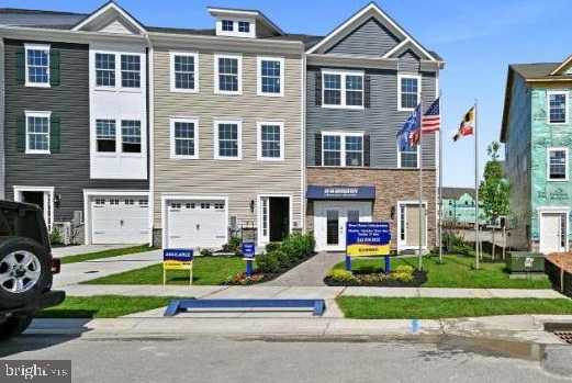 View CLINTON, MD 20735 townhome