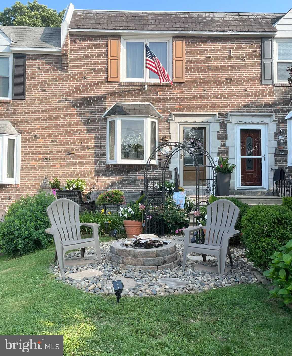View CLIFTON HEIGHTS, PA 19018 townhome