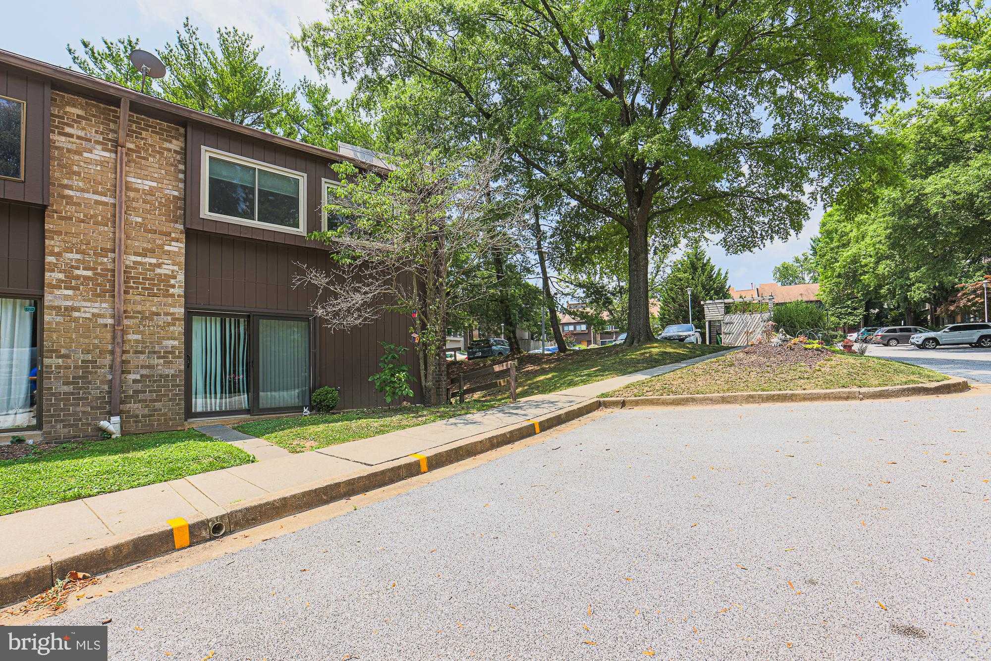 View BALTIMORE, MD 21209 townhome
