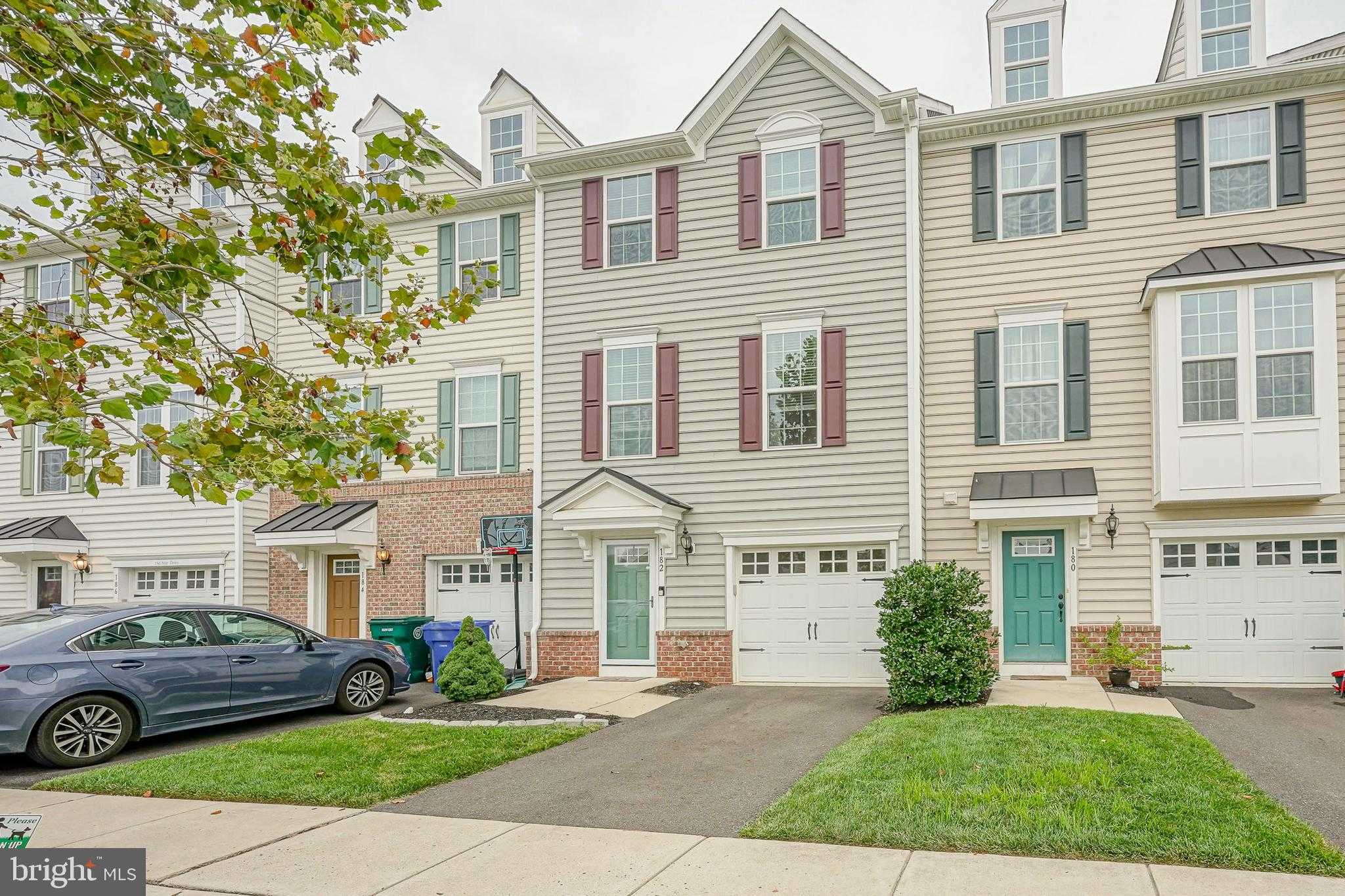 View MOUNT HOLLY, NJ 08060 townhome