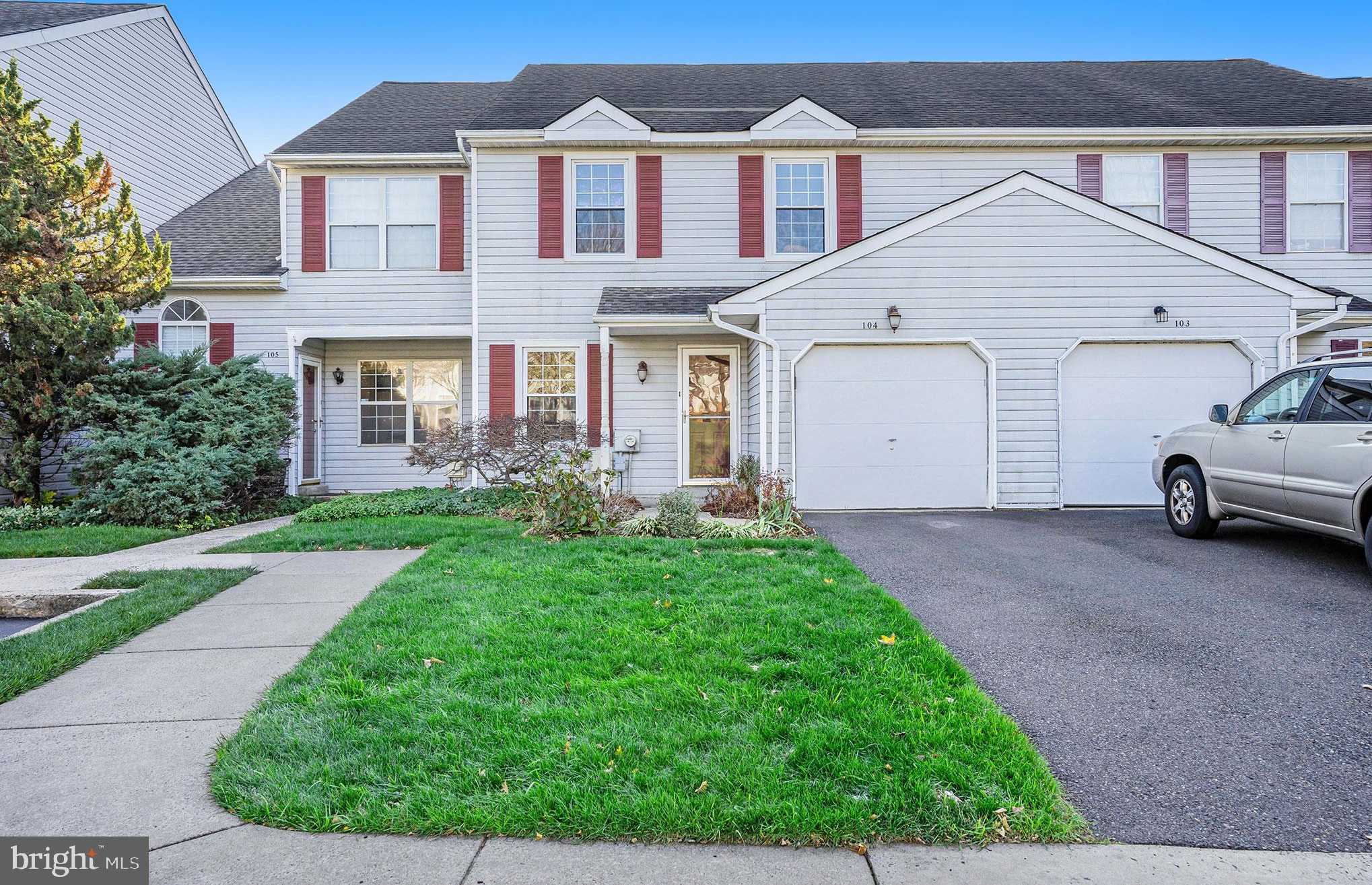 View LANSDALE, PA 19446 townhome