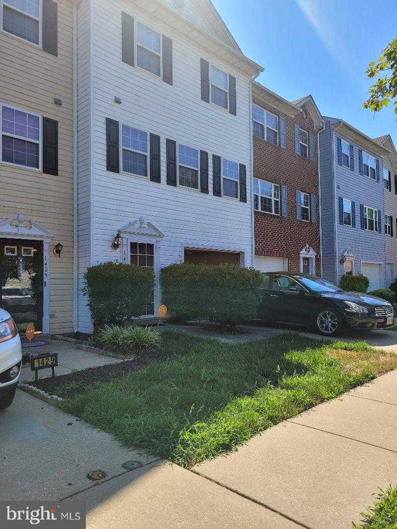 View OXON HILL, MD 20745 townhome
