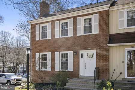 $420,000 - 4Br/3Ba -  for Sale in King Charles Commons, Columbia