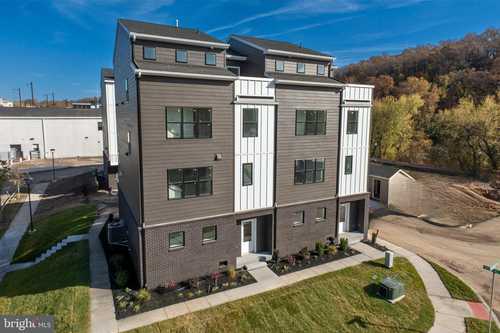 $781,900 - 3Br/4Ba -  for Sale in River Place, Conshohocken