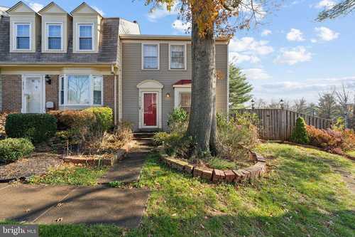 $589,900 - 3Br/4Ba -  for Sale in The Village Park, Fairfax