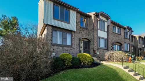 $465,000 - 3Br/3Ba -  for Sale in Village Shires, Southampton