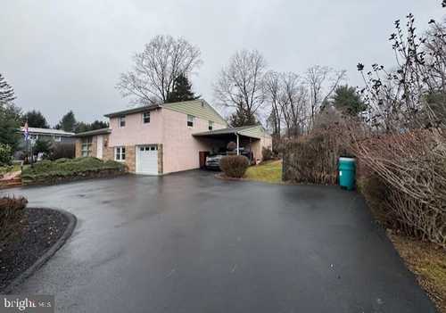 $525,000 - 4Br/4Ba -  for Sale in Hillcrest Farms, Southampton