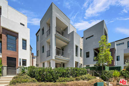 $2,700,000 - 3Br/4Ba -  for Sale in The Collection, Playa Vista