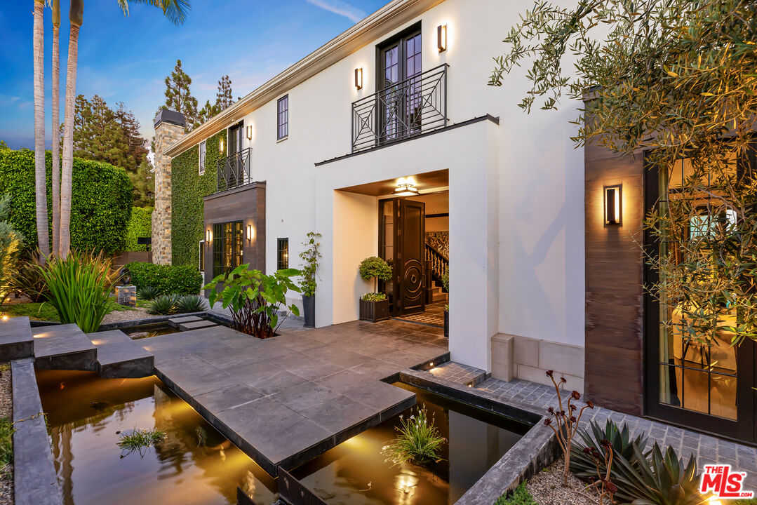 $17,900,000 - 5Br/7Ba -  for Sale in Pacific Palisades