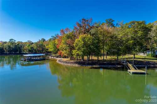 $750,000 - 2Br/1Ba -  for Sale in None, Lake Wylie