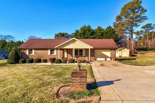 $300,000 - 3Br/2Ba -  for Sale in Wood Rose Park, Statesville