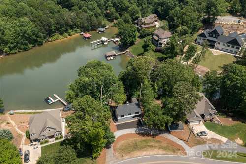 $1,095,000 - 3Br/4Ba -  for Sale in None, Mooresville
