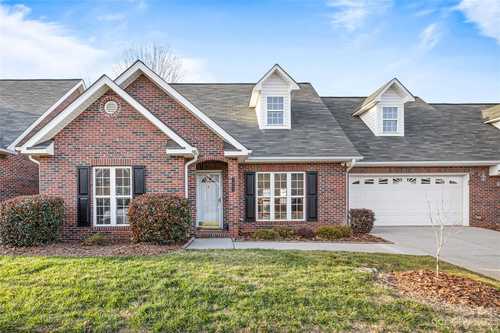 $384,900 - 3Br/3Ba -  for Sale in Crown Vue, Statesville