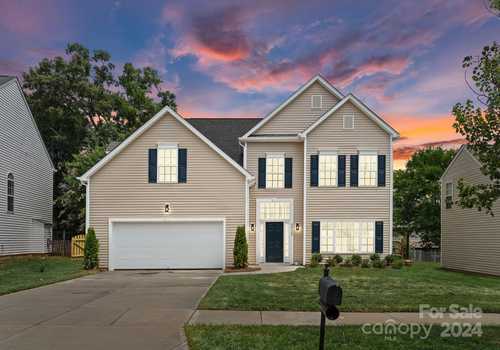 $559,000 - 4Br/3Ba -  for Sale in Tanners Creek, Huntersville