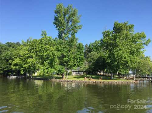 $830,000 - 2Br/1Ba -  for Sale in Lake Wylie, Clover