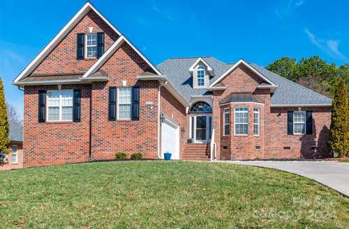 $529,999 - 4Br/3Ba -  for Sale in The Woodlands, Mooresville