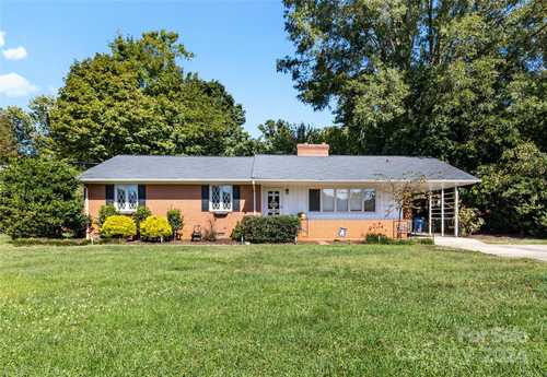 $305,000 - 3Br/2Ba -  for Sale in Oakland Heights, Statesville