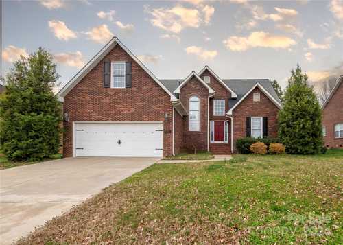 $419,500 - 3Br/3Ba -  for Sale in The Woodlands, Mooresville