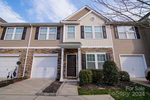 $330,000 - 3Br/3Ba -  for Sale in Harpers Green, Clover