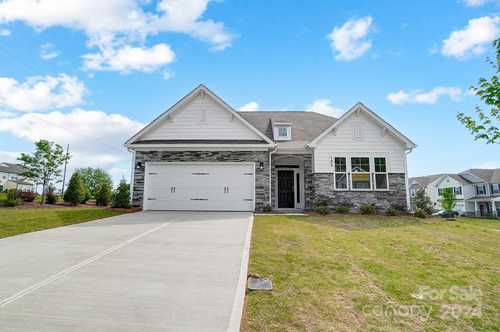 $456,000 - 3Br/3Ba -  for Sale in Dogwood Grove, Statesville