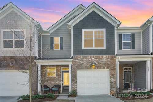 $375,000 - 3Br/3Ba -  for Sale in Windhaven, Tega Cay