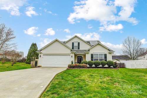 $444,500 - 4Br/3Ba -  for Sale in Linwood Farms, Mooresville