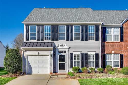 $397,000 - 3Br/3Ba -  for Sale in Fairway Townes, Fort Mill