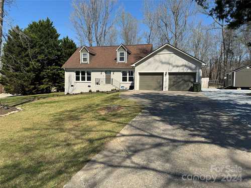 $549,900 - 5Br/3Ba -  for Sale in Pine Haven, Clover