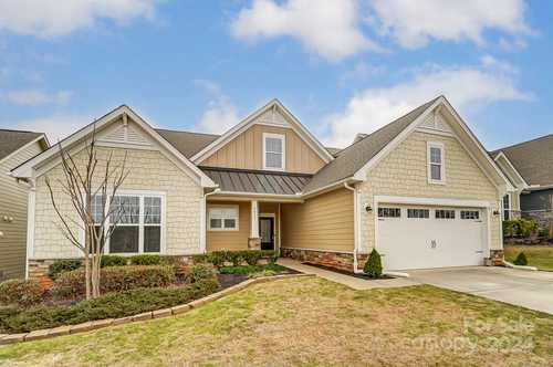 $490,000 - 3Br/3Ba -  for Sale in Summerhouse At Paddlers Cove, Lake Wylie