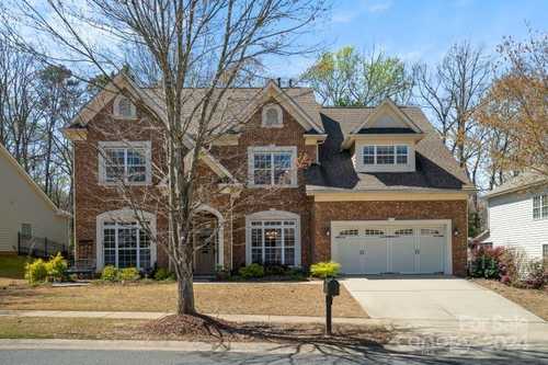 $750,000 - 5Br/4Ba -  for Sale in Reserve At Gold Hill, Fort Mill