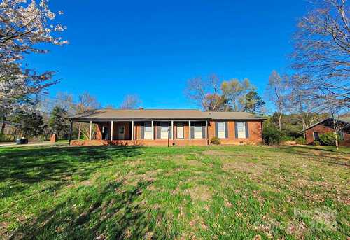 $285,000 - 3Br/2Ba -  for Sale in Parkwood Acres, Statesville