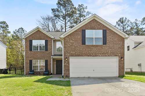 $485,000 - 4Br/3Ba -  for Sale in Amber Woods, Tega Cay