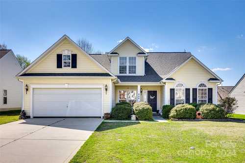 $425,000 - 4Br/2Ba -  for Sale in Autumn Cove At Lake Wylie, Lake Wylie